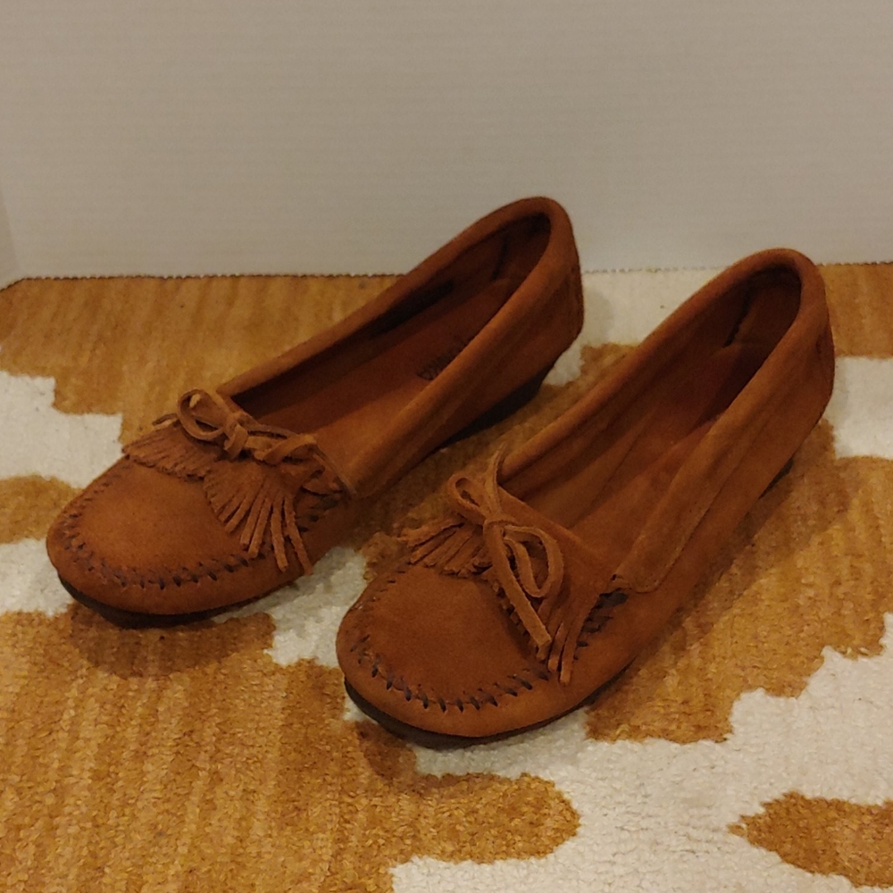 Minnetonka low wedge moccasin size 10